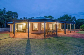  Yallingup Pet Friendly Bush Retreat  Яллингуп